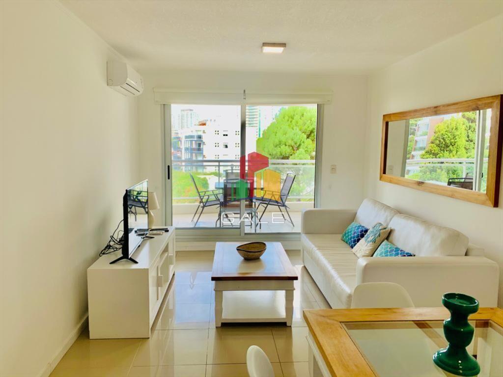 apartamento en zona de Aidy Grill, con parrillero propio