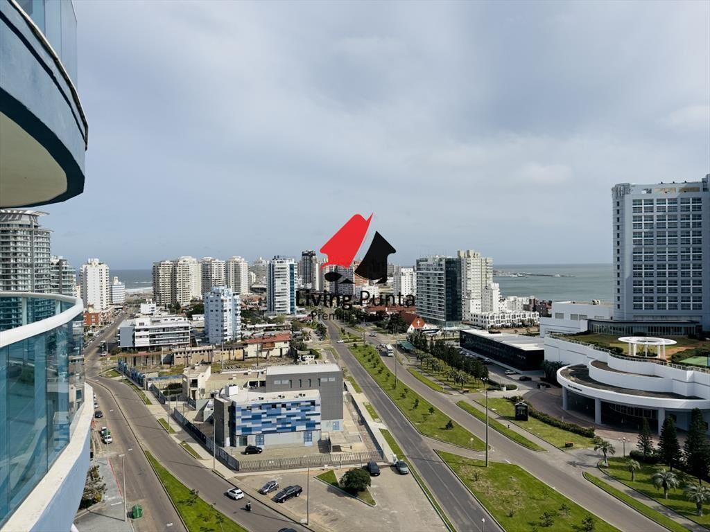 Venta de apartamento de 2 dormitorios Playa mansa con parri