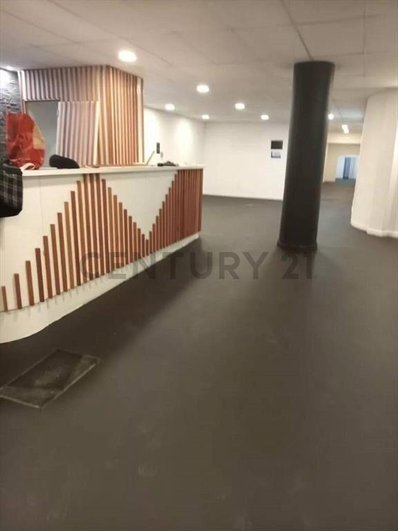 Oportunidad  Local Comercial en Avenida 18 de Julio, Al f...