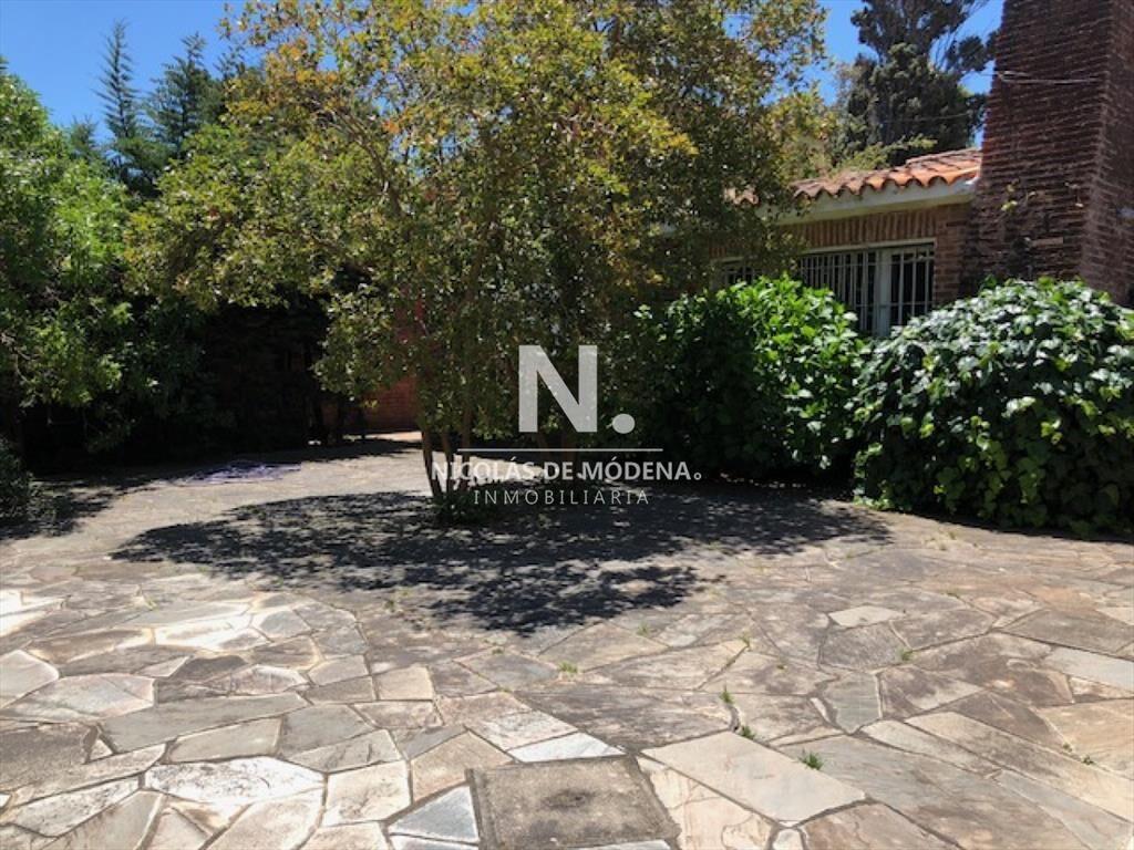 En venta casa en primeras paradas de playa mansa,