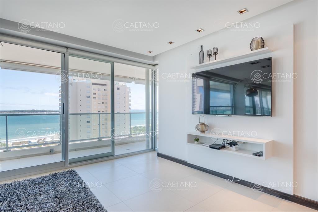 Excelente Apartamento de 3 Dormitorios con Vista al Mar - V