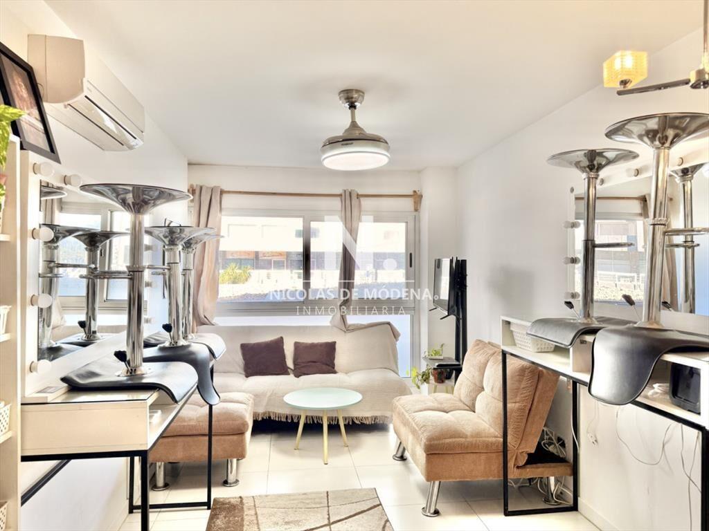 APARTAMENTO EN VENTA SOBRE ROOSEVELT CON GARAJE