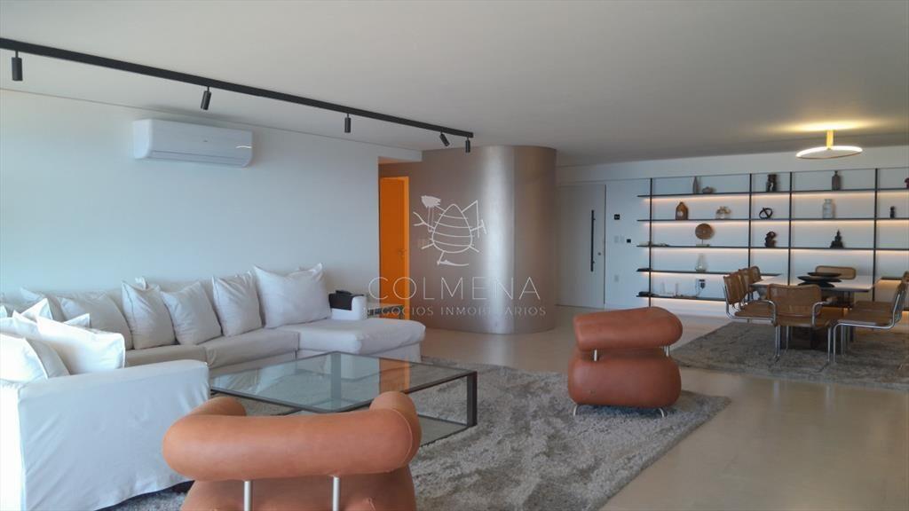 Amplio apartamento en Primera línea de playa del