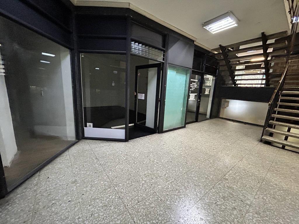 Cesión de Alquiler de Local comercial en Av. 18 de Julio con