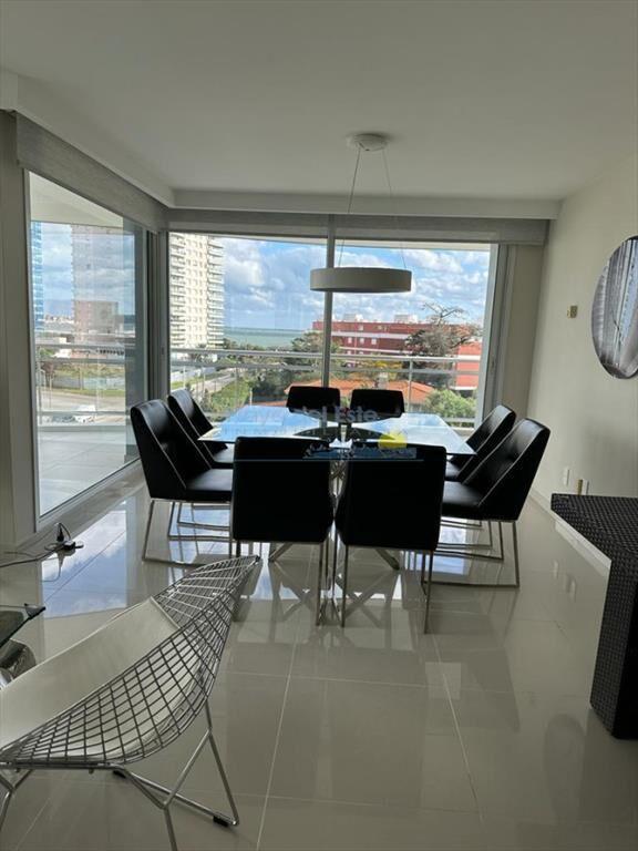 Apartamento en Venta de 3 Dormitorios en Punta ,