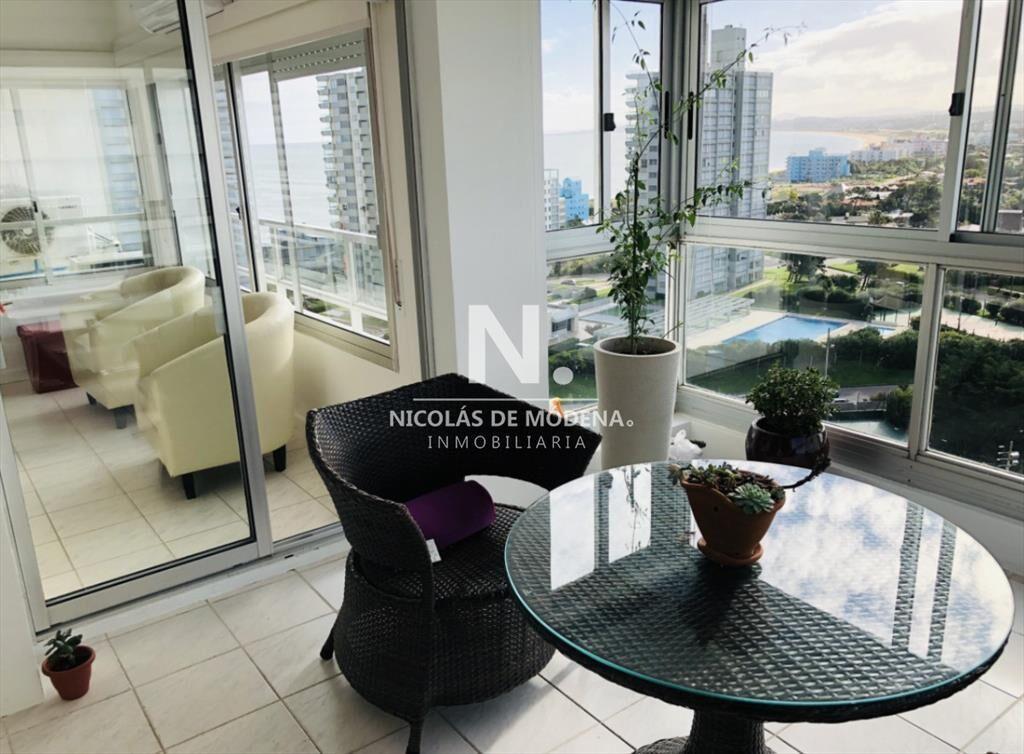 Apartamento de 2 dormitorios y dependencia en de