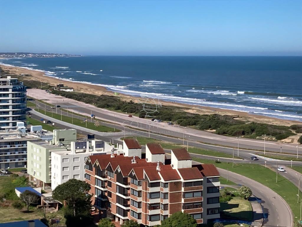 Apartamento en alquiler, con parrillero propio en Punta del