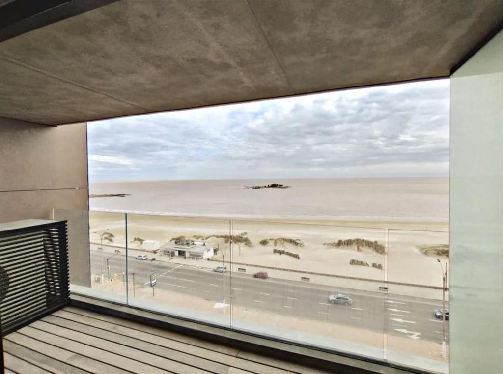 Apartamento en Venta 2 Dorm. Terraza al Mar Rbla. Malvín Mo