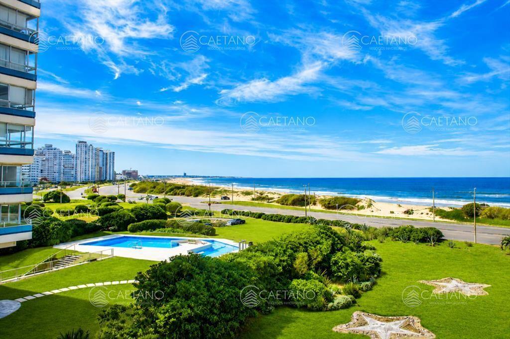 Vende apartamento de 2 dormitorios con vista al ,