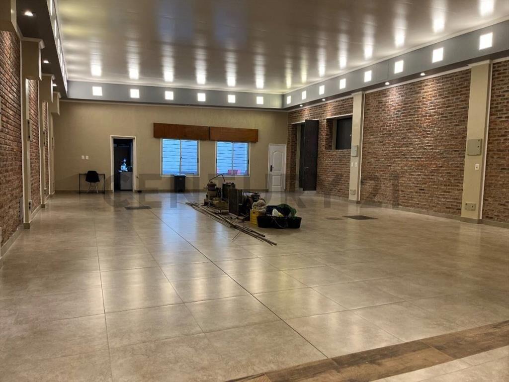 Excepcional Local comercial! 430m2 a estrenar Entrada par...
