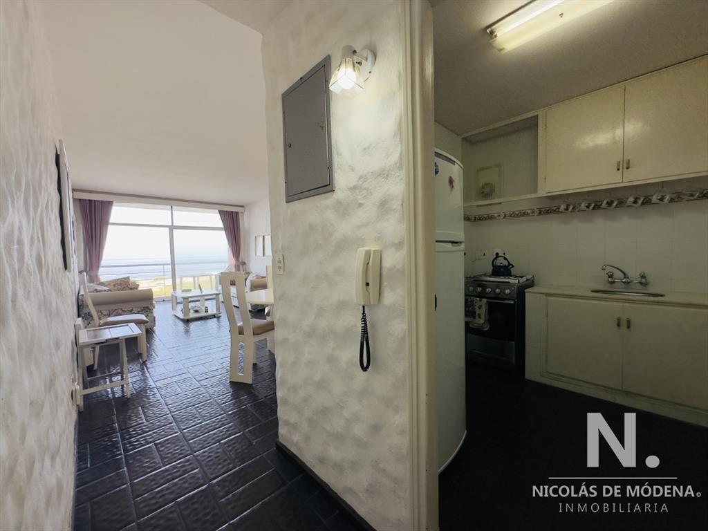 Venta de apartamento primera linea, playa brava.