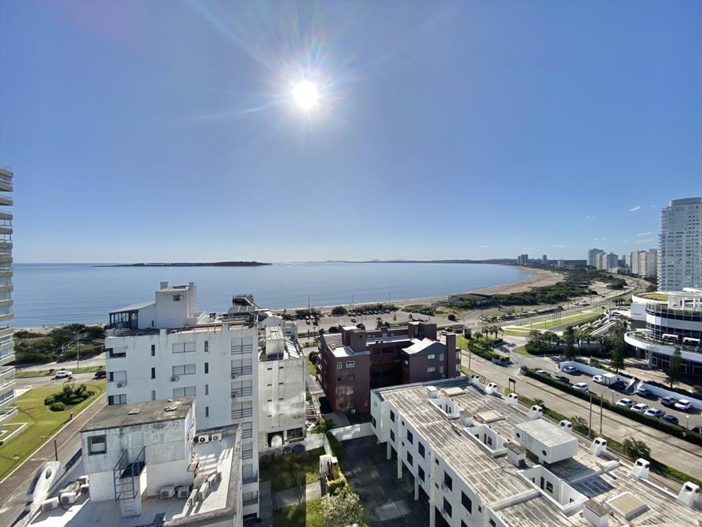 VENTA APARTAMENTO 3 DORMITORIOS + DEPENDENCIA