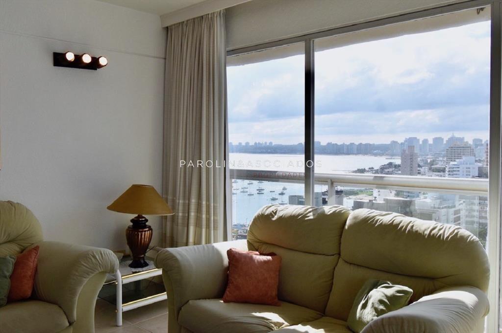Apartamento en venta en edificio Torre Plaza, Punta del Est