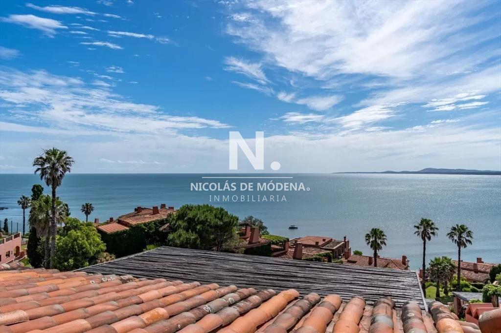 En venta apartamento de 3 dormitorios en Punta