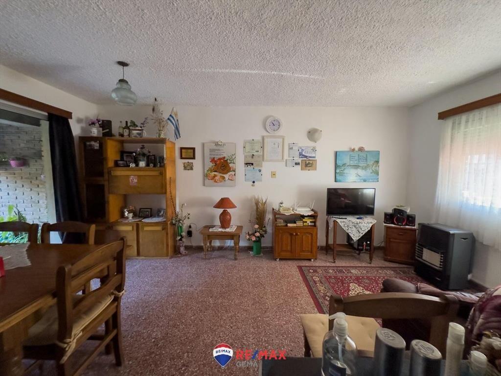Casa Dúplex en zona este, 3 dormitorios y cochera.