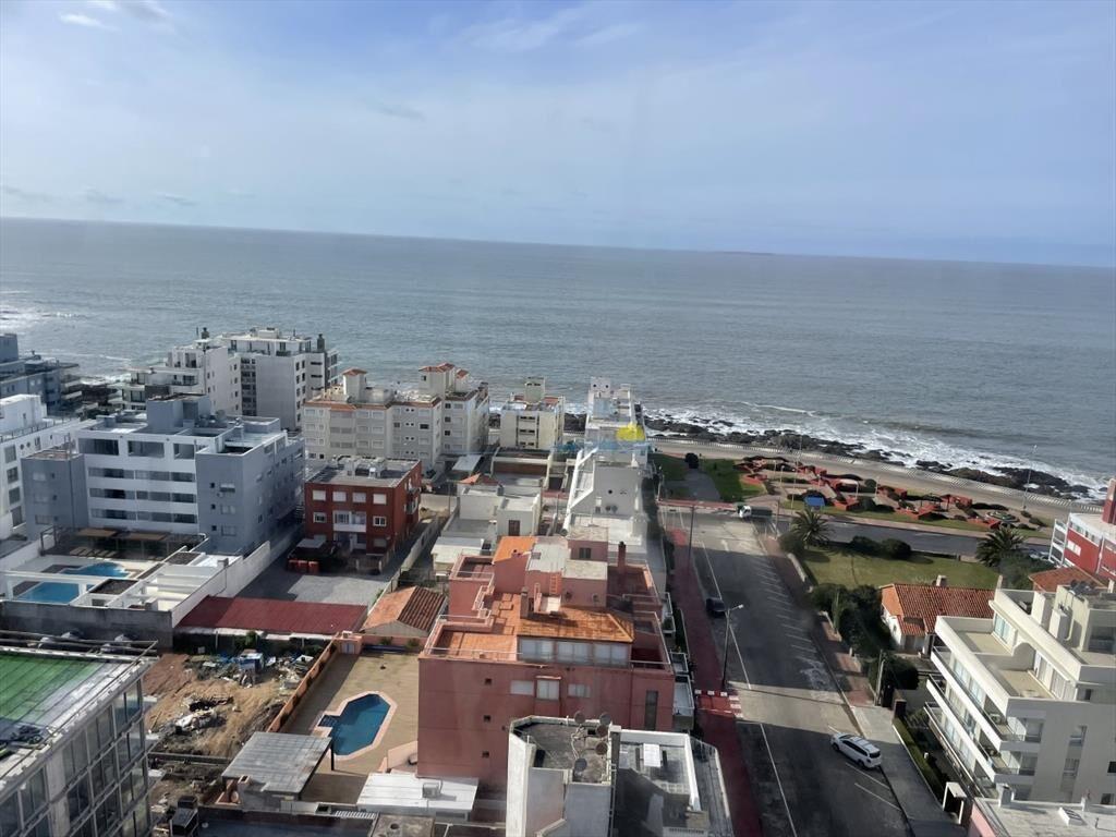 Apartamento en Venta de 3 dormitorios en la de ,