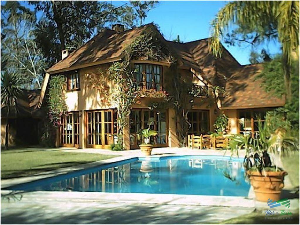 Vendo casa 6 dormitorios con piscina y gran en