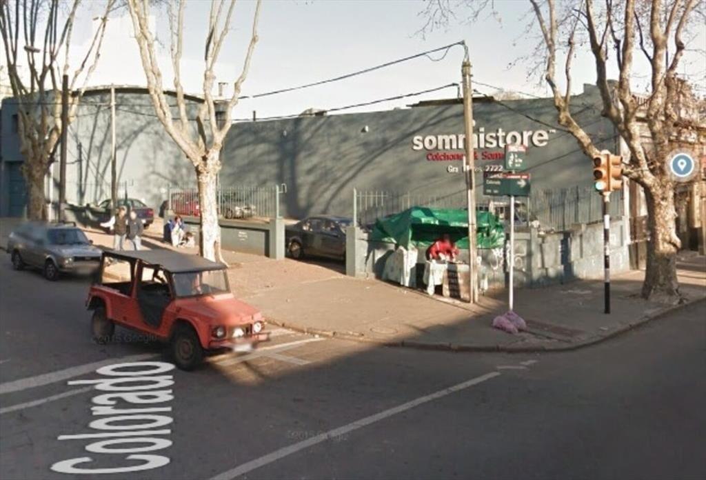 TERRENO CON ALTURA EN ESQUINA CON GALPÓN | ZONA DE VIVIENDA
