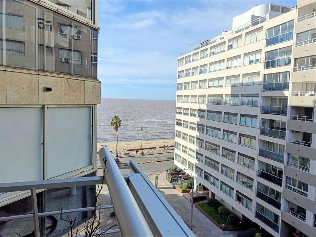 Venta con Renta. Apartamento Pocitos 2 Dormitorios 2 Baños