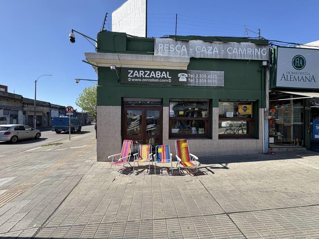 Venta de padron unico con tres locales comerciales CON RENTA