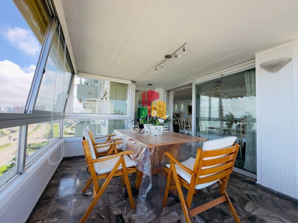 Apartamento reciclado, primera linea playa mansa,