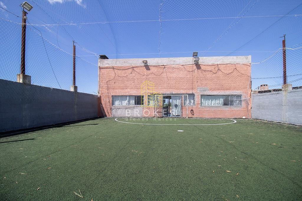 Venta de local comercial y cancha de futbol 5