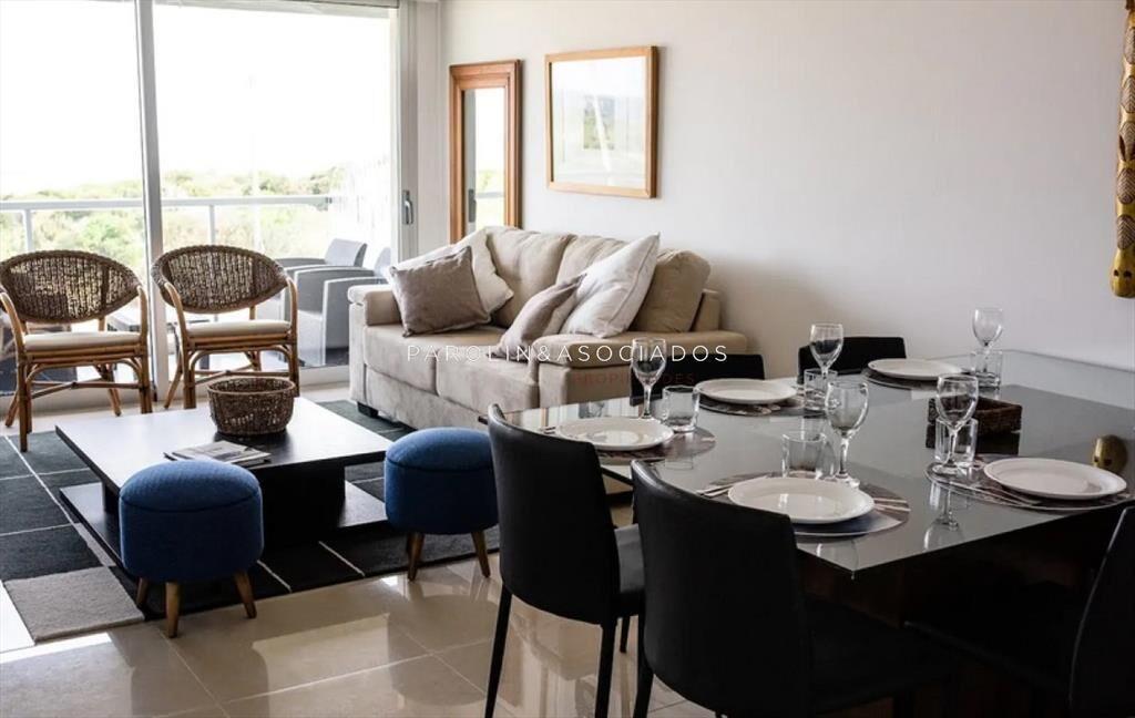 Apartamento en venta de 3 dormitorios con vista