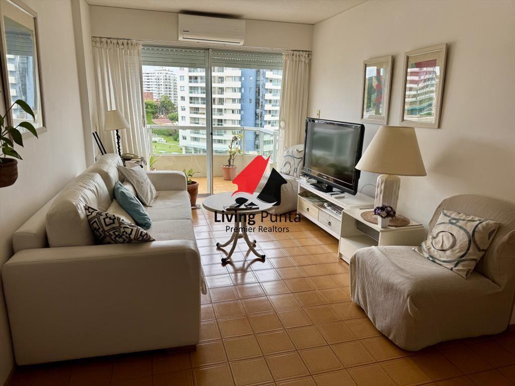 Apartamento a pasos del mar y servicios