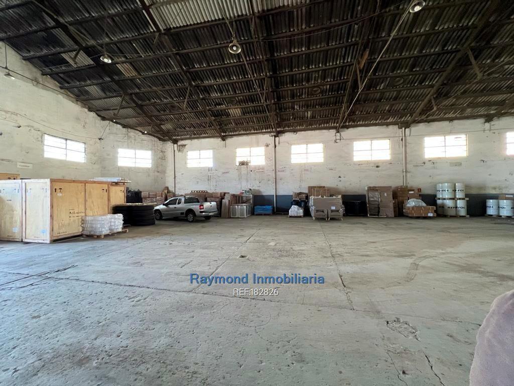 1200m2 contruidos en terreno de 3500m2 en Bella Vista