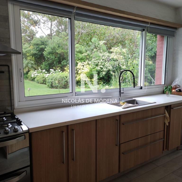Hermosa casa de  2 niveles, con amplios espacios