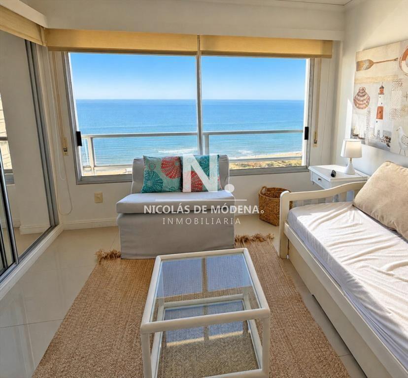 Apartamento en venta frente al mar, parada 19