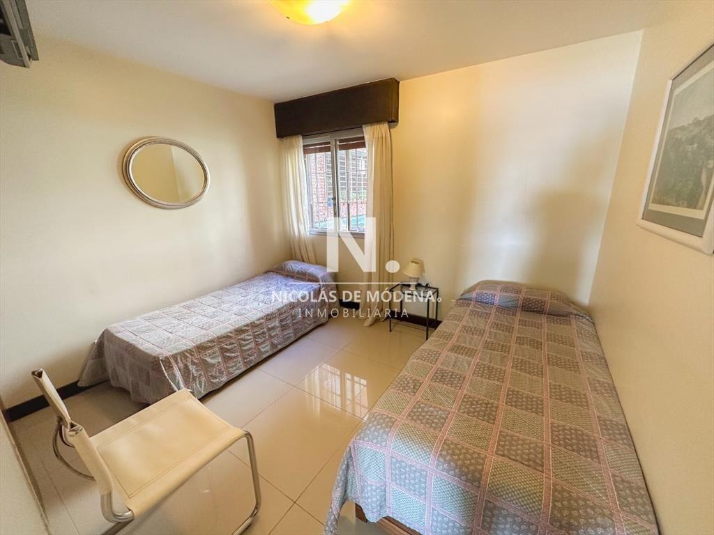 Vende impecable apartamento de 2 Dormitorios, a