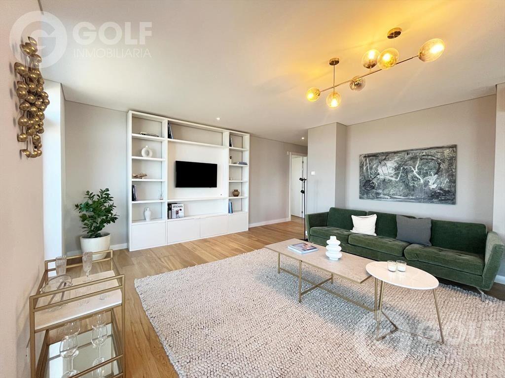 Venta de Apartamento de 4 Dormitorios en la Rambla de Carra
