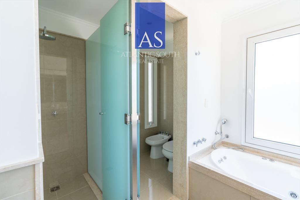 Exclusivo apartamento de 4 dormitorios con y del