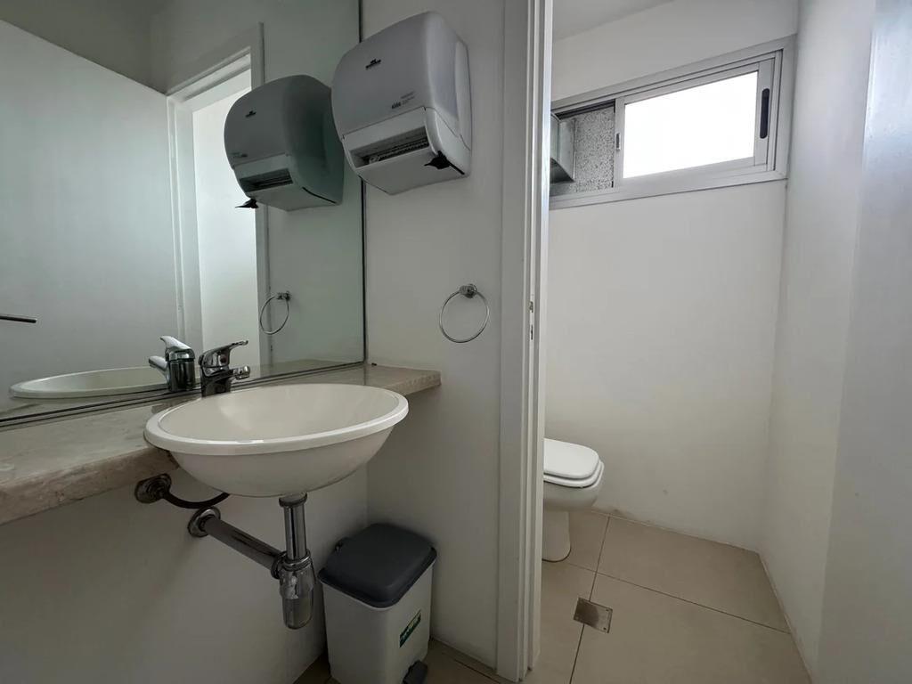 Venta con renta de Oficinas, piso 10 en Marigot Office