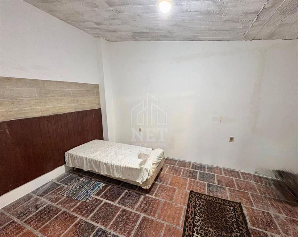 Venta apatamento y galpón, Cerro.