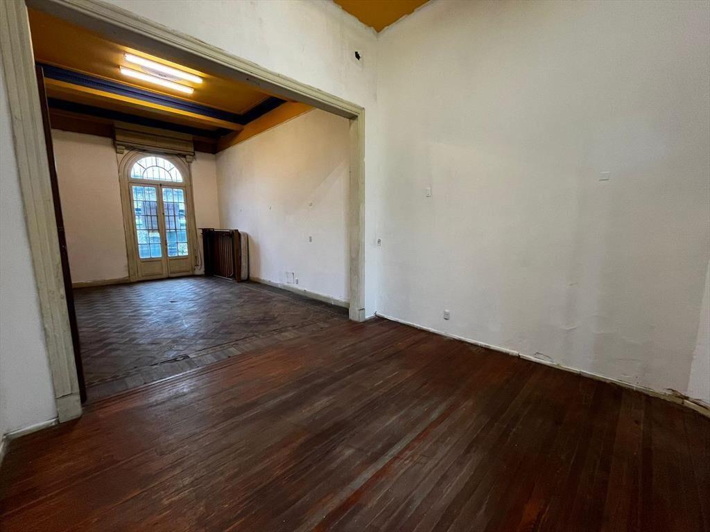 Excelente casa, ideal empresa o edificio sobre Agraciada!!