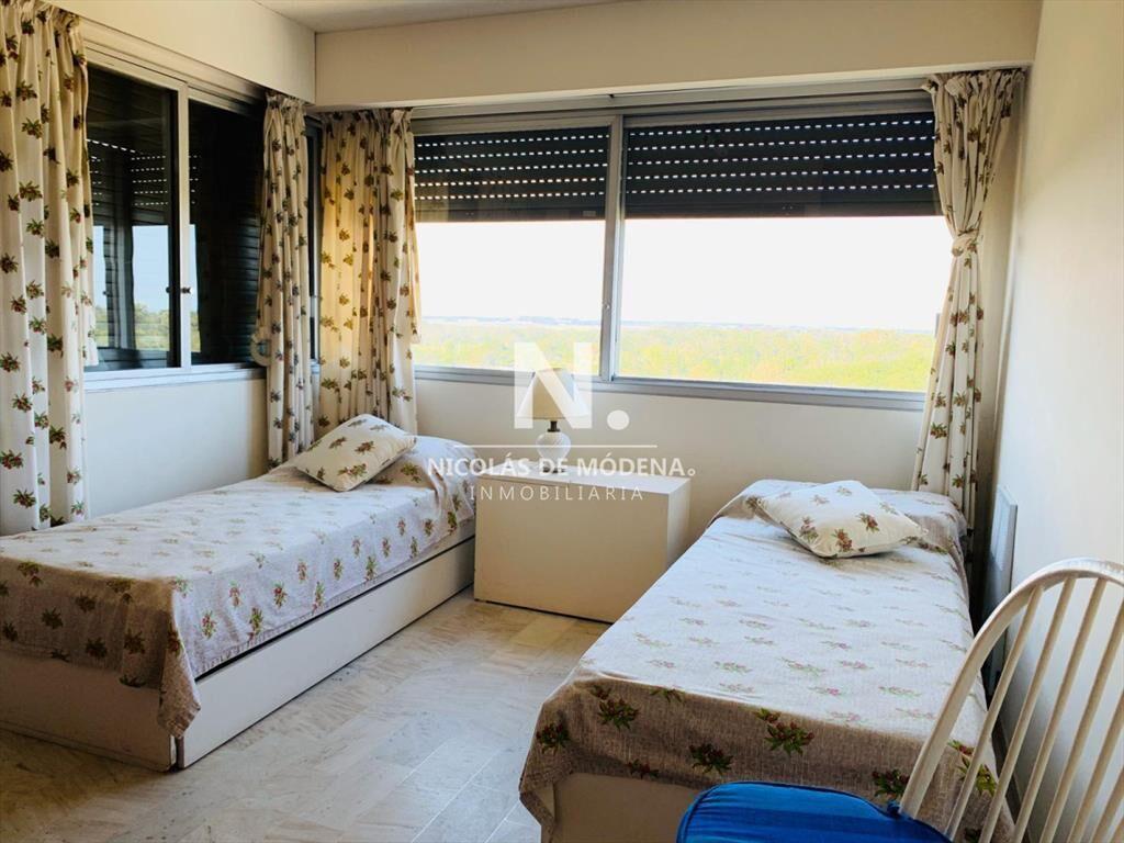 Departamento de 3 dormitorios, en Roosevelt, Punta Del Este
