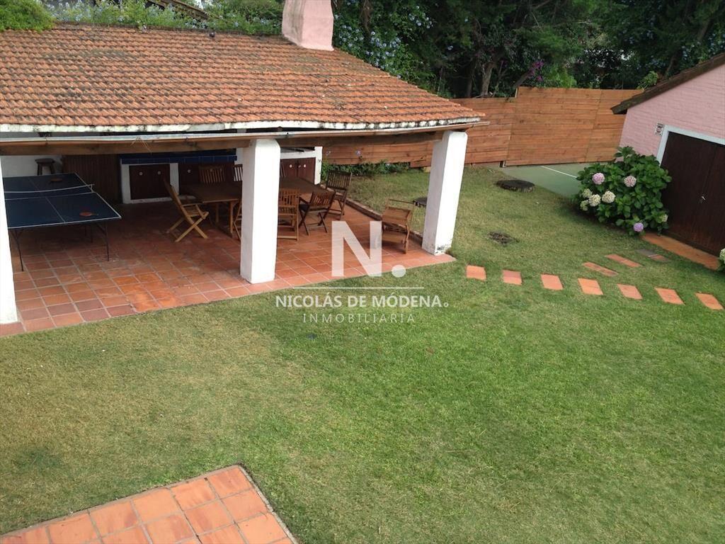 Casa de 4 dormitorios con piscina en pinares para