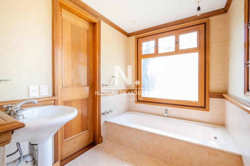Excelente Casa de Cinco dormitorios en venta en