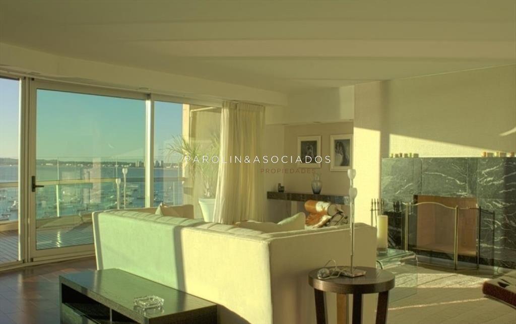 Penthouse de 4 dormitorios en venta en edificio