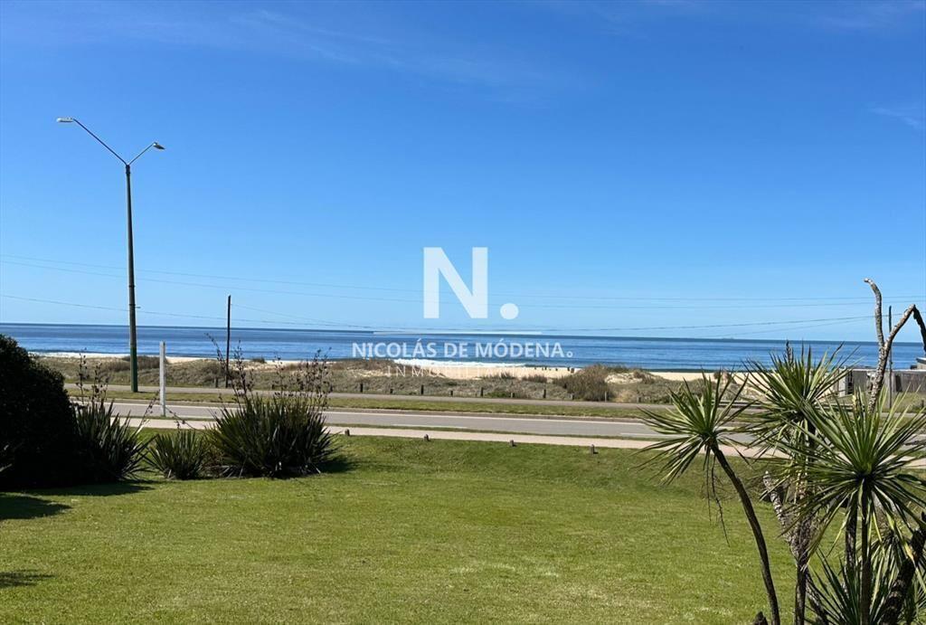 En venta casa de 3 plantas, con 3 dormitorios en suite en M