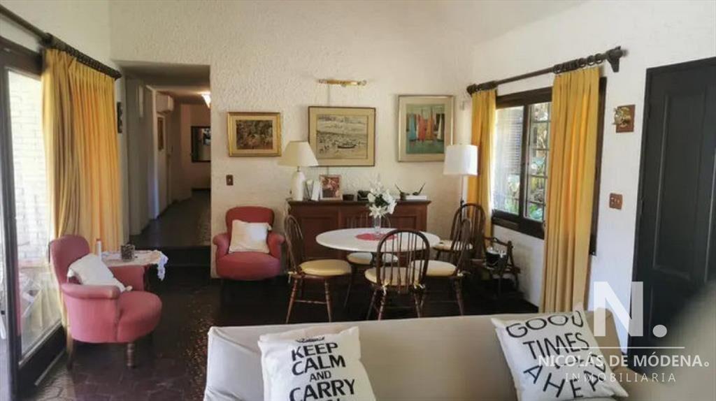 Venta, casa en cantegril con piscina y muy lindo parque