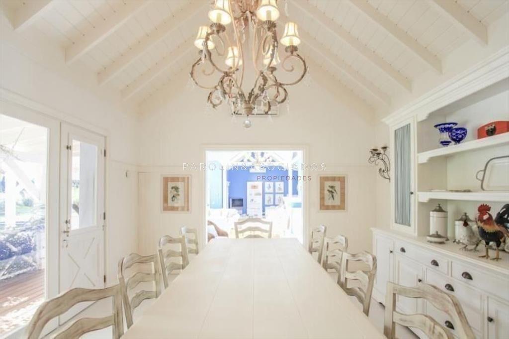 Casa en venta de 4 dormitorios en Beverly Hills,