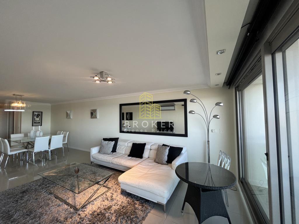 Apartamento de 3 Dormitorios Vista al Mar en del