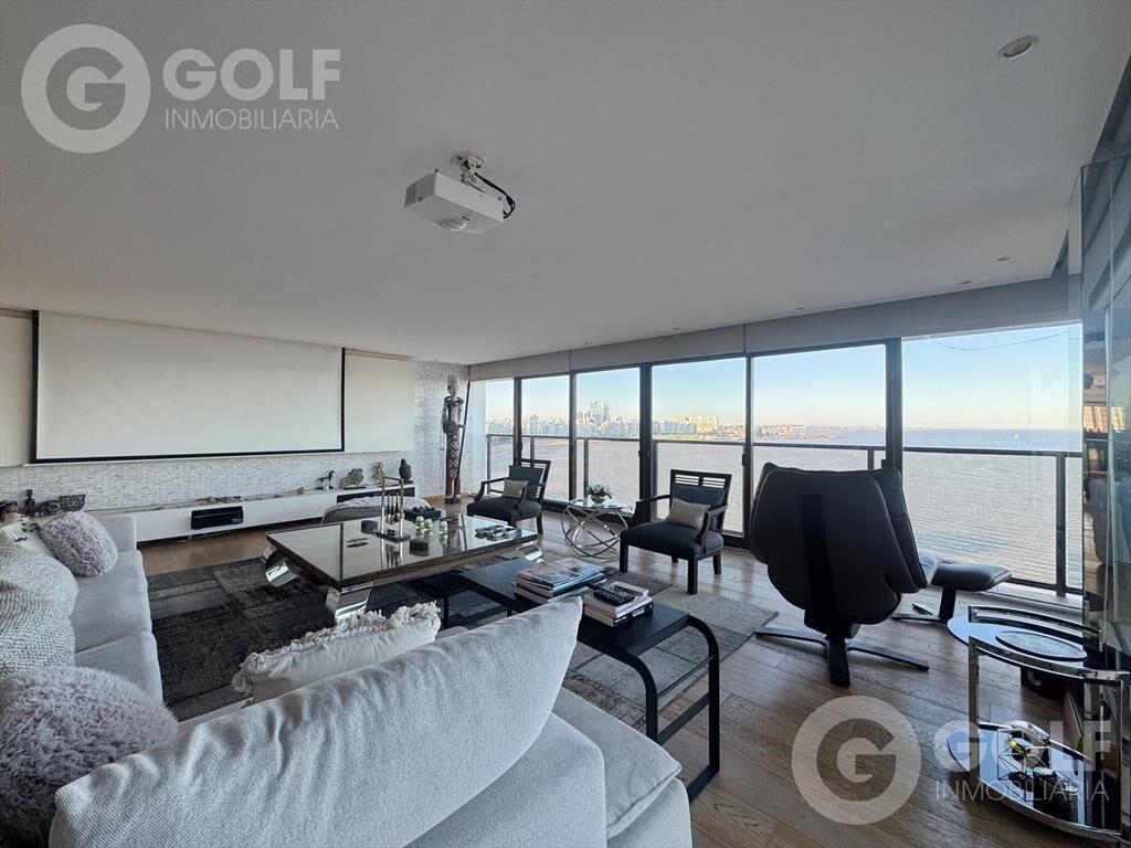 Venta de apartamento DUPLEX sobre Rambla Gandhi con vista a