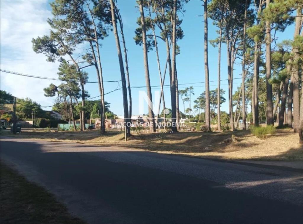 En venta terreno esquinero, en Punta del Este.