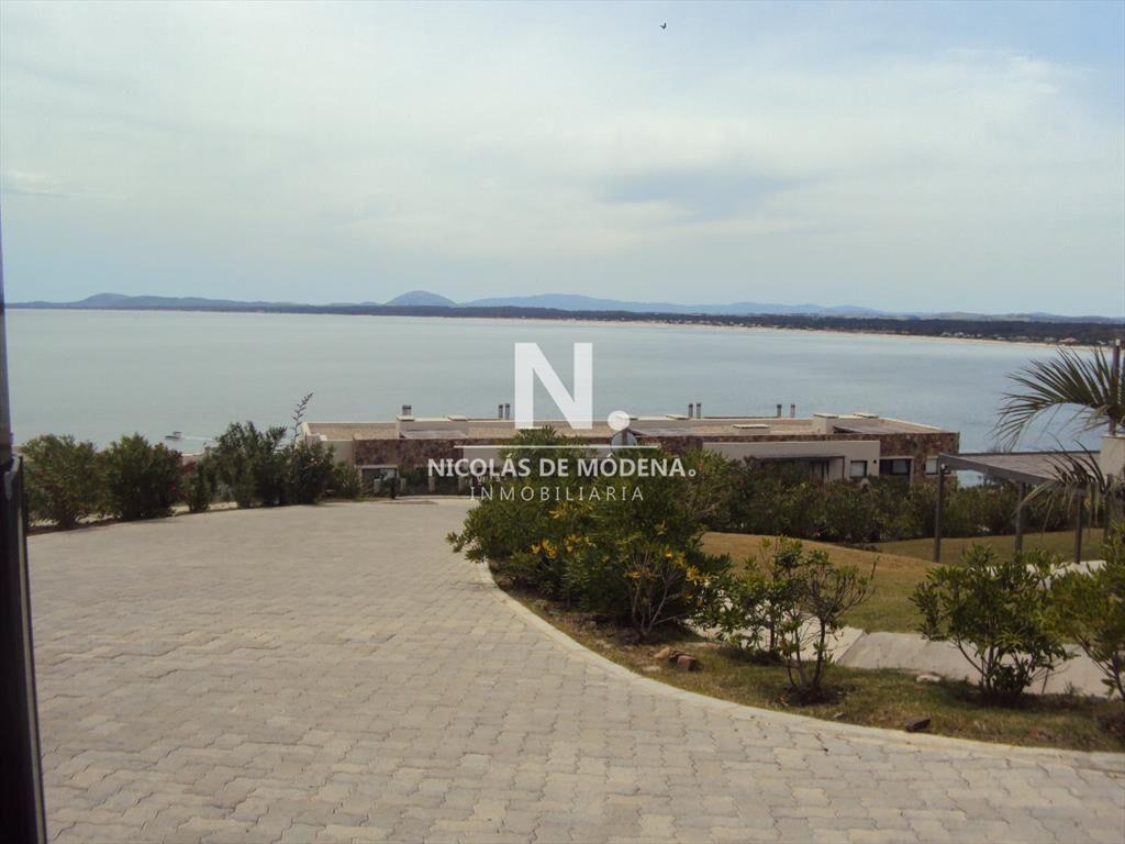Apartamento en venta de dos dormitorios en Punta del Este