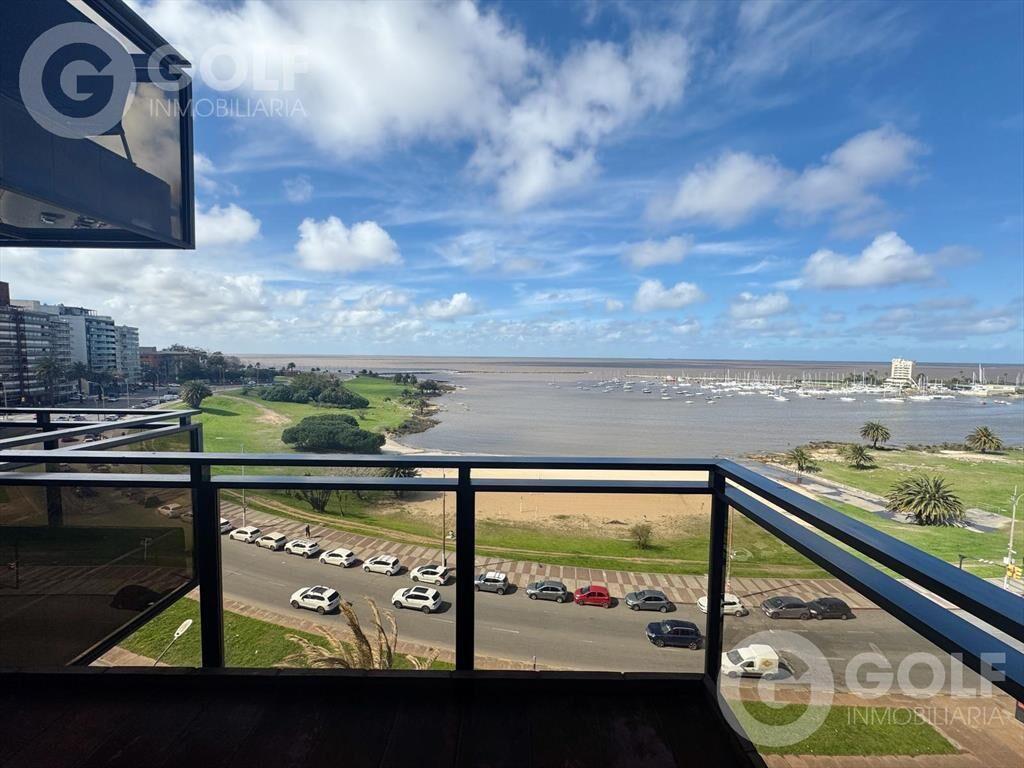 Venta de apartamento de 3 dormitorios en suite y servicio c