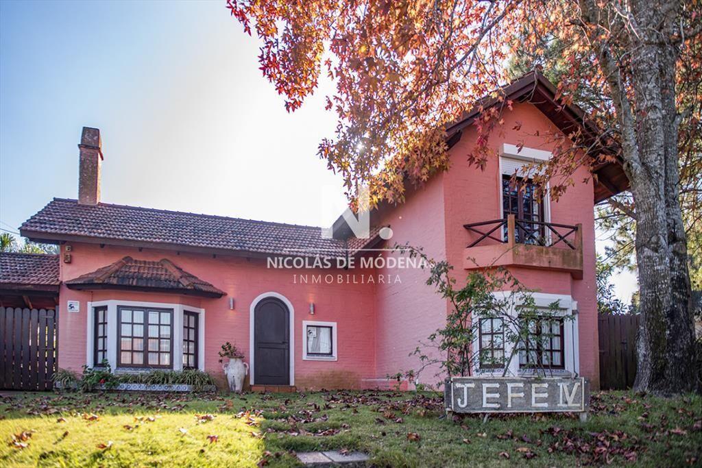 Muy linda casa en venta, zona inmejorable, 3 dormitorios y